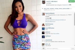 A bailarina Carol Nakamura divulga marca de roupa em sua conta do Instagram.